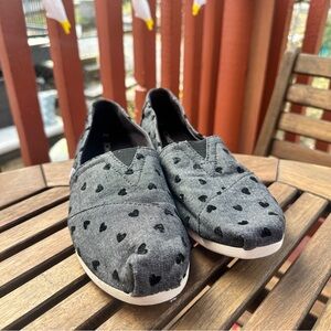 Toms Women's 9 Black Chambray Alpargatas Hearts Espadrille Slip-On Shoes